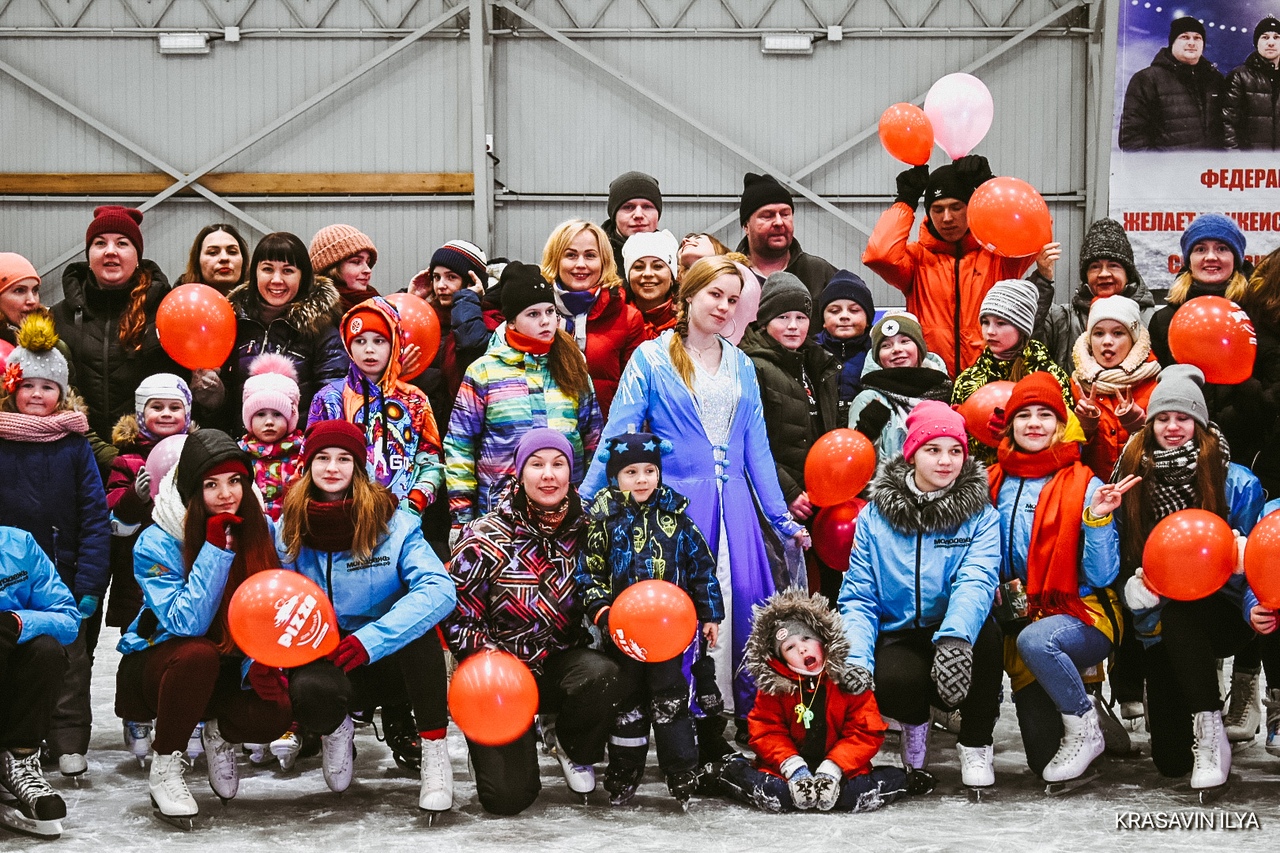 Молодежный центр северодвинск. Северодвинск Крытый каток. Вечеринка на льду. Корпоратив на крытом катке. ДЮЦ Северодвинск фото.